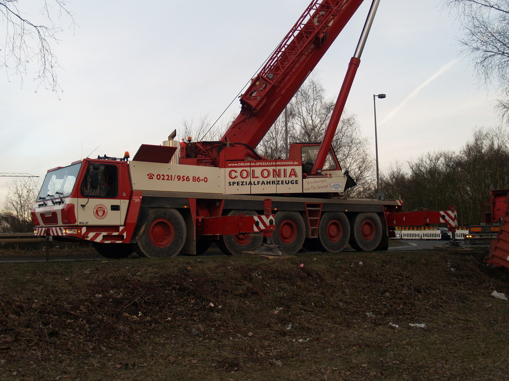 LKW verliert Container Koeln Niehler Ei P115.JPG